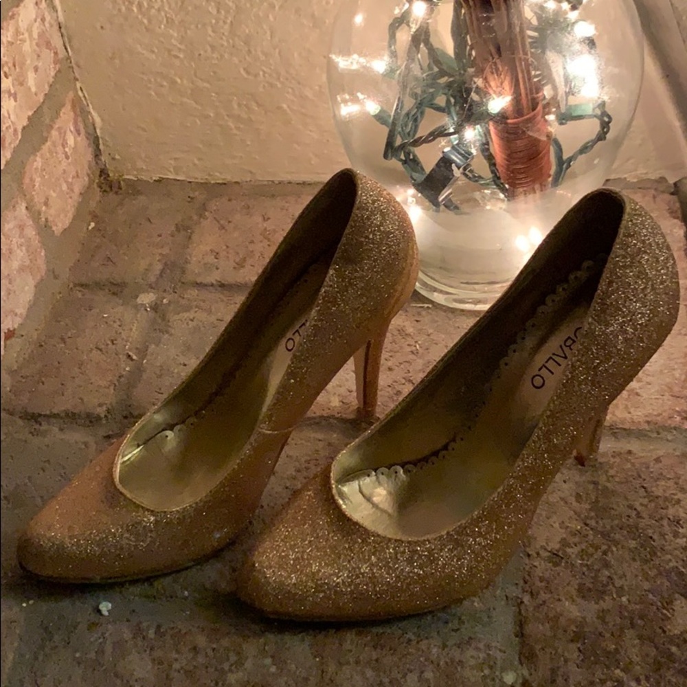 Gold glittery heels size 8